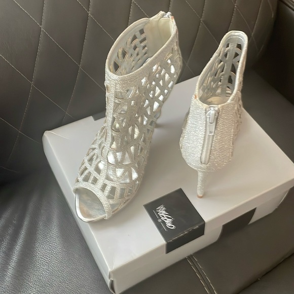 Buy 2 and get 1 free of equal/lesser value. 12/3/2023. Come shop on a budget! - Picture 2 of 4